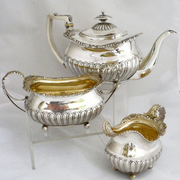 GEORGIAN ENGLISH SILVER TEA SET - Image 2