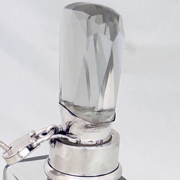 LOCKABLE WHISKY DECANTER - Image 4